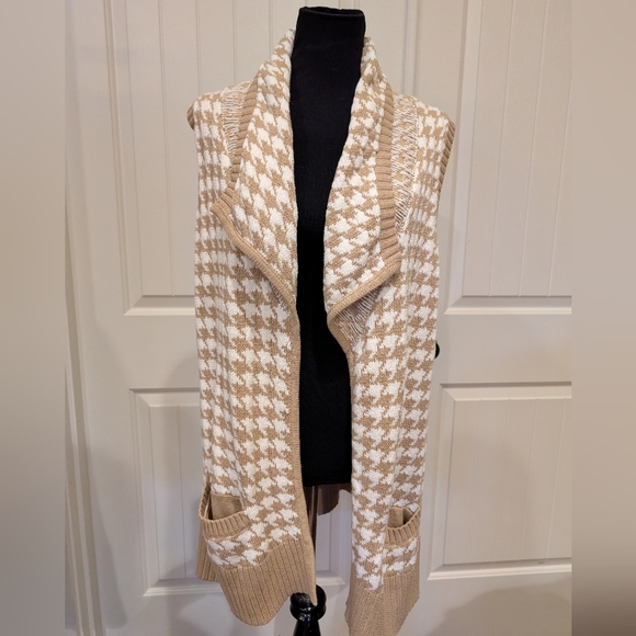 Chico's Beige and White Houndstooth Vest Cardigan - Picture 1 of 4